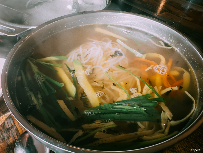 장비빔국수와 굴국밥 보쌈