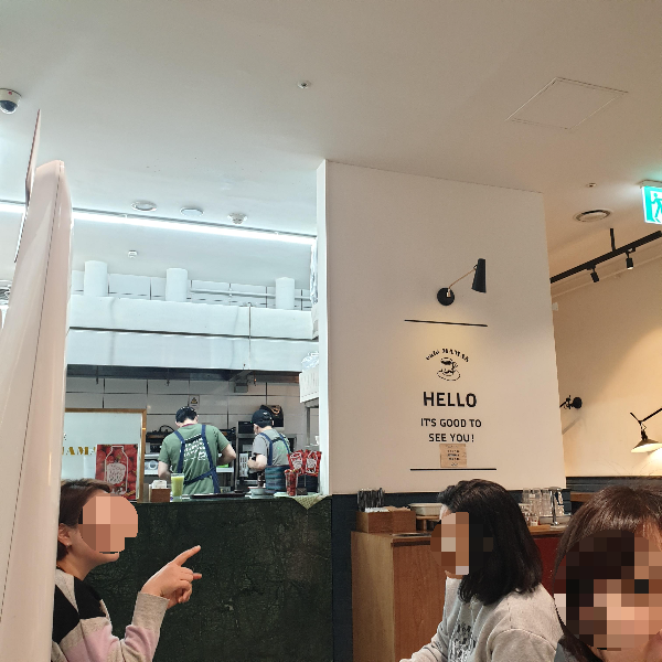 여의도 IFC몰 카페 마마스(Cafe MAMAS)_픽업대