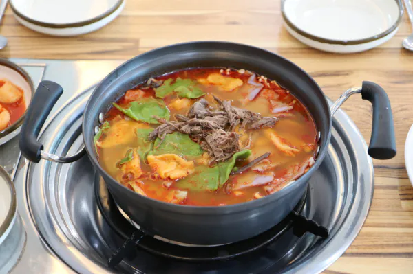생생정보 대결 맛 대 맛 육개장 즉석 만두전골 vs 활낙지 해물 칼국수 