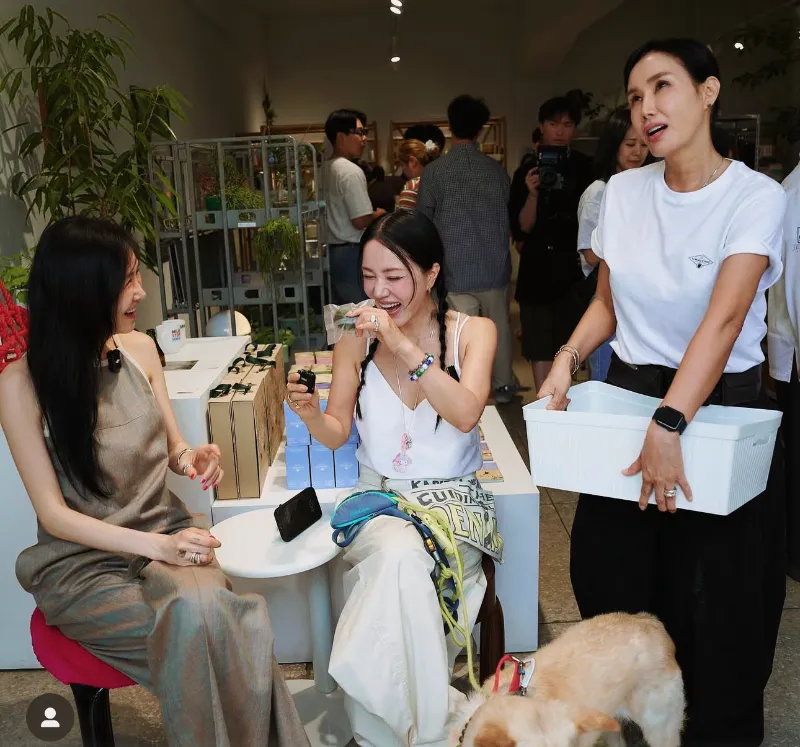 엄정화,박미선,연예인 암투병,갑상선암,디바 엄정화,엄정화 투병 고백,박미선 암 고백,연예인 건강 이야기,암 극복 사례,가수 엄정화,반려동물 힐링,연예인 반려견,목소리 회복,여자 연예인 투병,회복과 치유,갑상선암 증상,여자 가수 암,유방암,비인두암,간암,자궁근종,연예인 건강 회복,희망 이야기,힐링 스토리,여성 건강