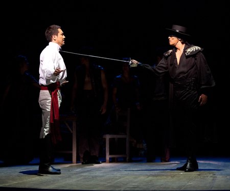 집시킹스의 다이내믹 음악과 펜싱액션