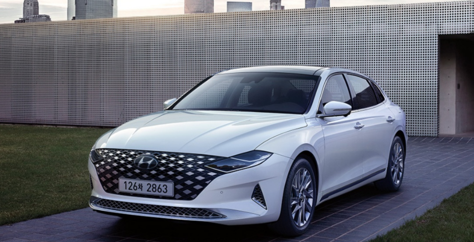 이 사진은 그랜저 하이브리드의 사진입니다