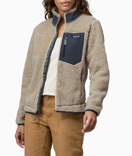 파타고니아(Patagonia) 친환경적인 경영으로 유명한 아웃도어 브랜드입니다.