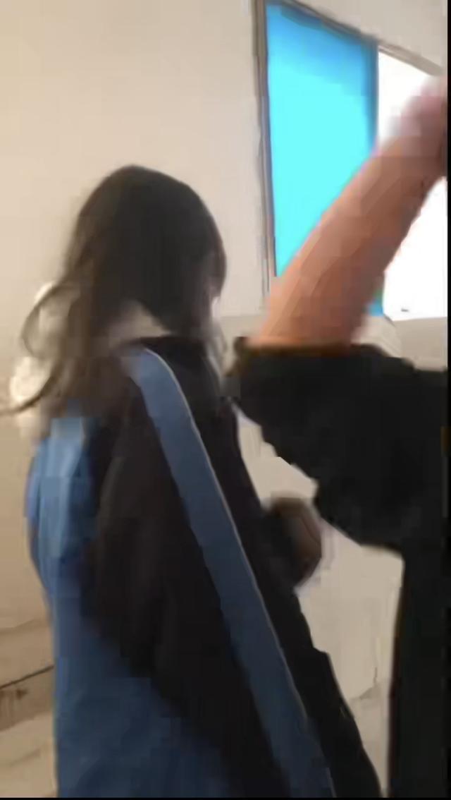 수업 끝나자 친구들이 &lsquo;따귀 잘 맞았냐&rsquo;고 비웃었다&rdquo;