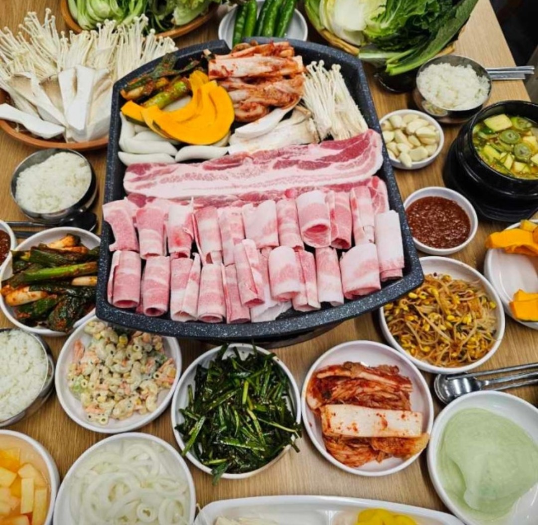 생생정보 가격파괴 Why 국내산 대패삼겹살 무한리필 1인 10,900원!! '국대삼물갈비' 정보(2026년 3월 30일 월요일 방송)