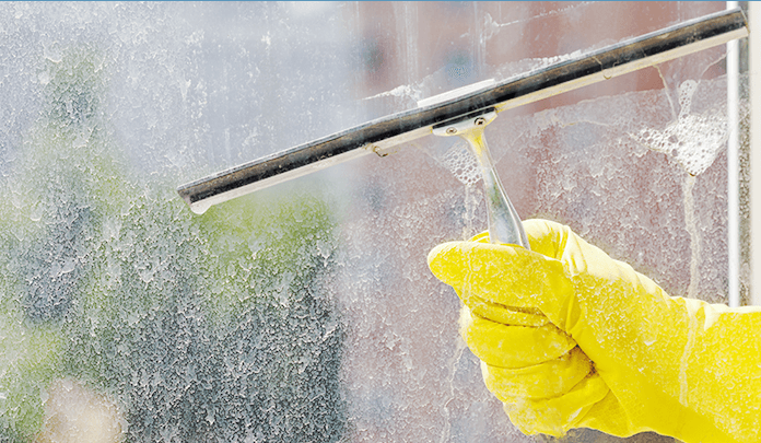 창문청소는 물과 식초를 1:1로 섞어 하면 미세먼지 제거에 좋습니다.