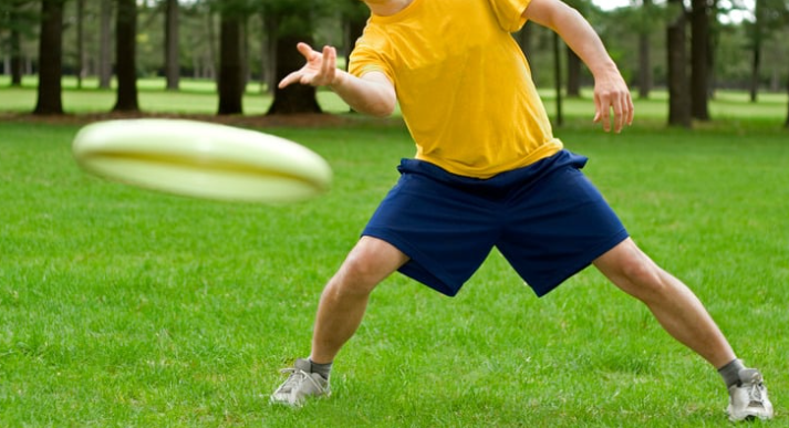 프리즈비 (Frisbee) 하는 방법