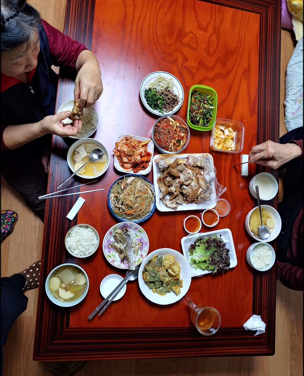 용자김-엄니-앙나님-차려준-생일상-항공샷으로