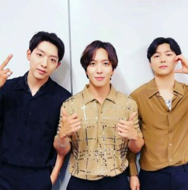 씨엔블루 사진
