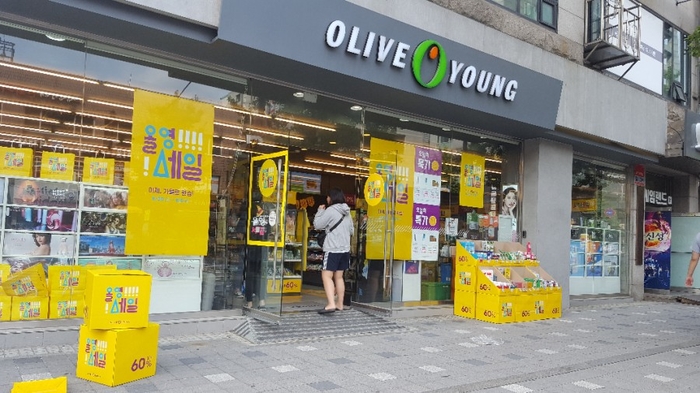 “올리브영-매장입구”data-ke-mobilestyle=