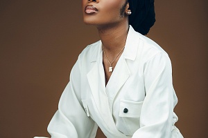 여자 연예인 꿈해몽 - 싫은데 함께 자는 꿈 해석