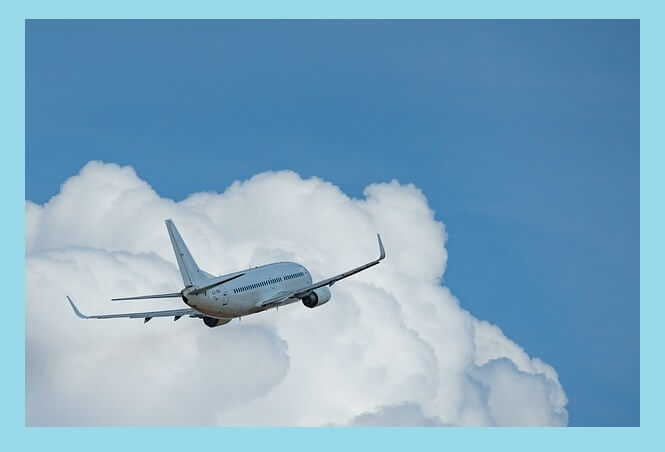 하늘을-나는-비행기