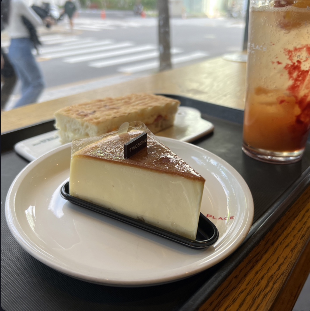 홍대 투썸 플레이스