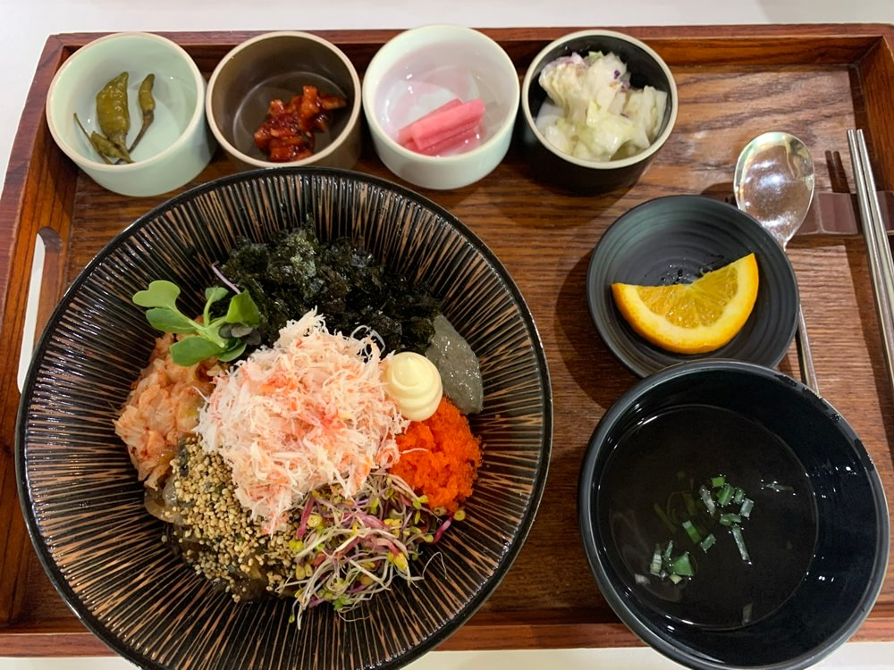 게살 덮밥 구성