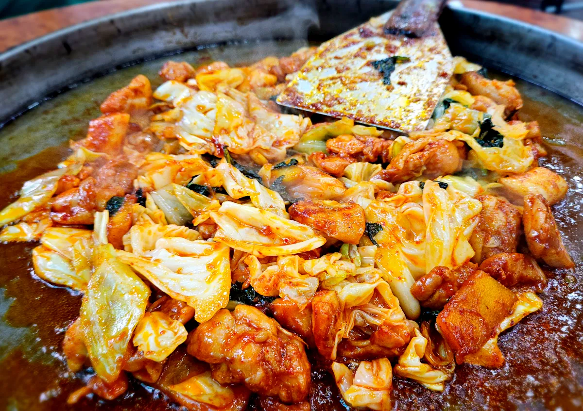강원도-춘천시-학곡리닭갈비-볶는과정-익음
