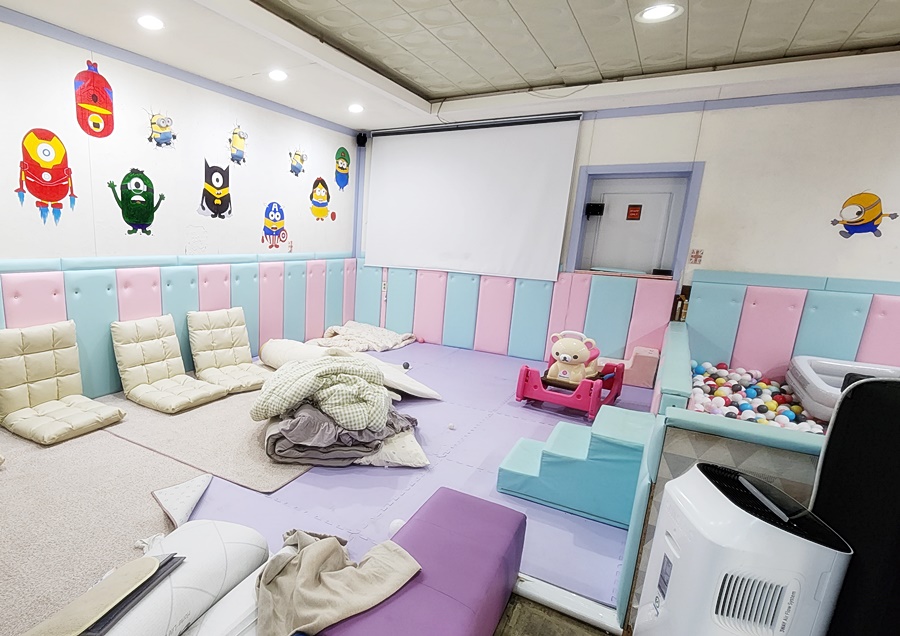 놀이매트설치되어있는 유야놀이터