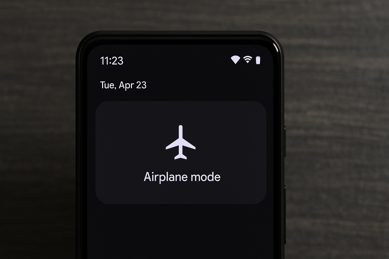 비행기 모드 아이콘이 켜진 스마트폰 화면 예시