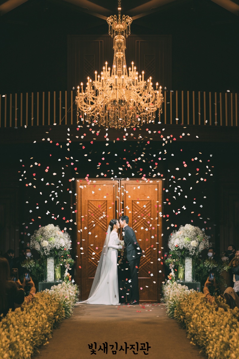 소풍컨벤션웨딩 라온제나홀 본식스냅 서브스냅 플라워샤워 세로