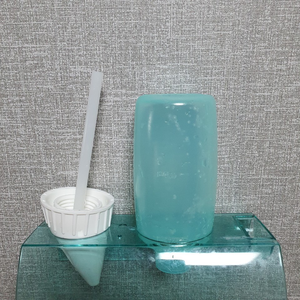 노즈스위퍼를 사용하기 위한 노즈 퓨리 제품 코세정기로 용량은 250ml