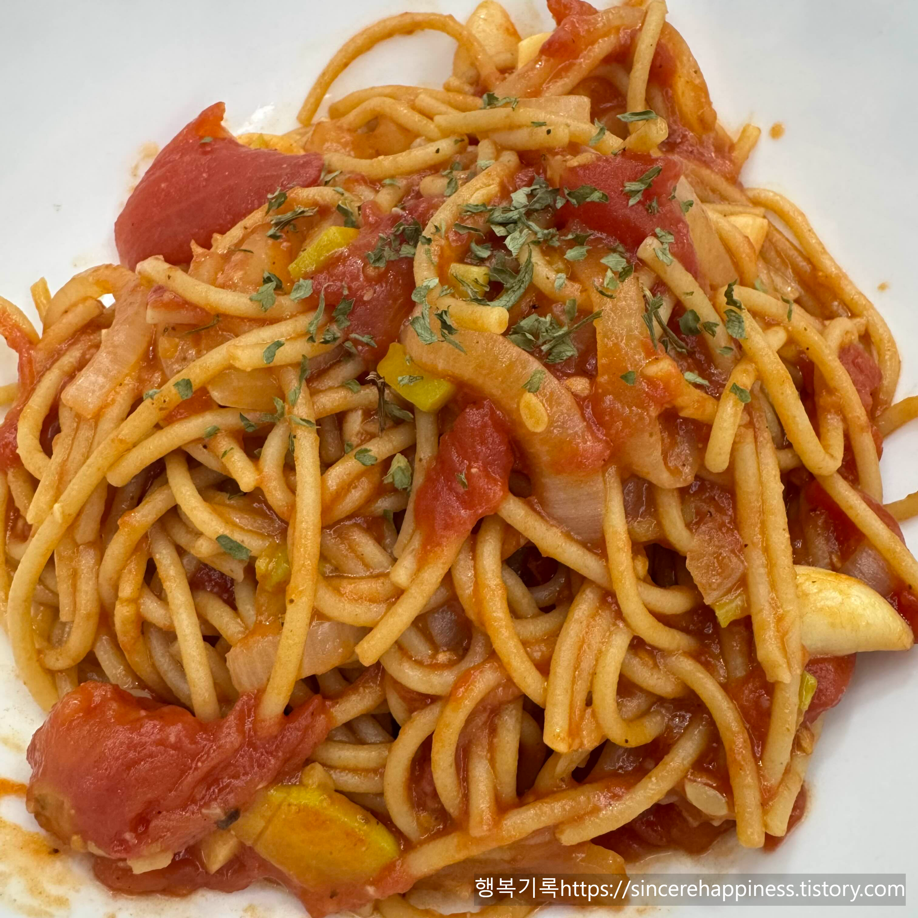 리조또와 토마토 파스타로 차린 연말 홈파티 상차림 메인 요리