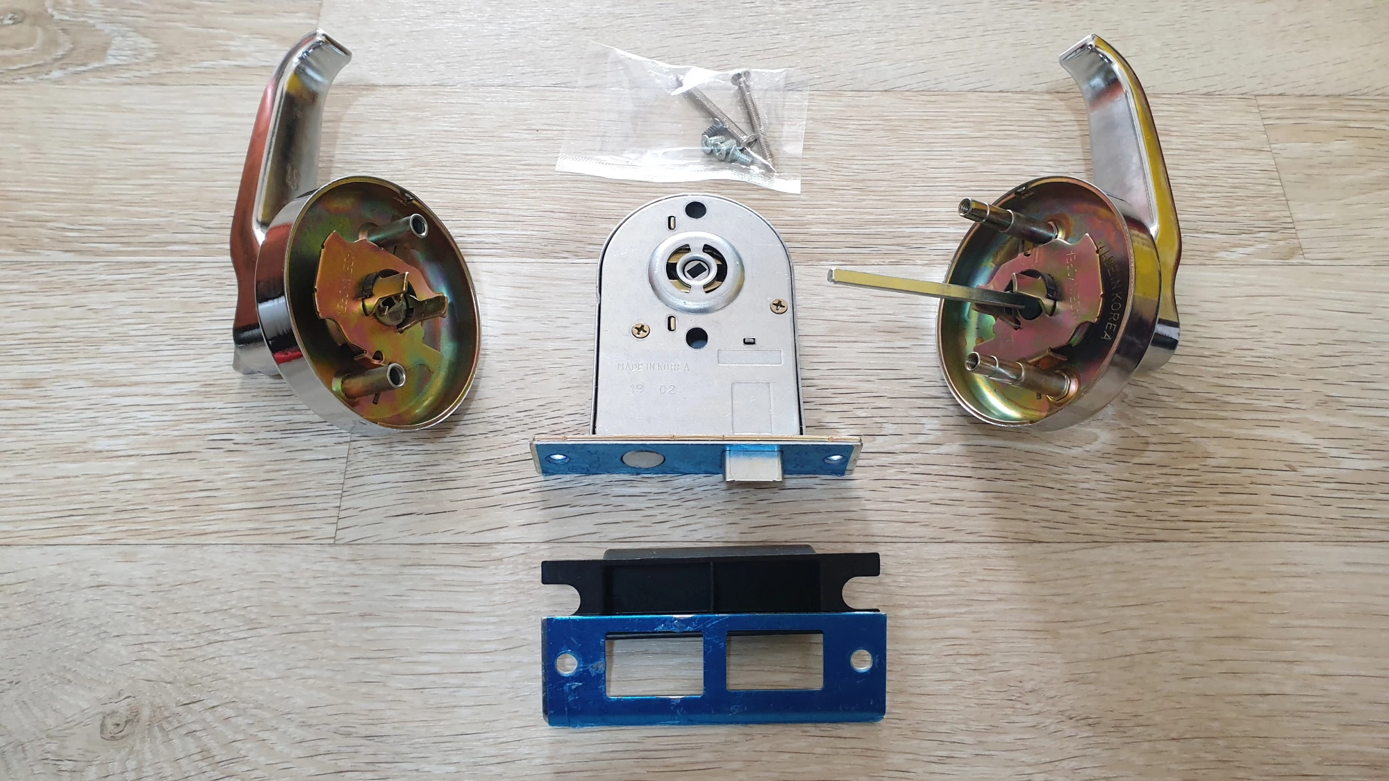 현관문 손잡이 구성품