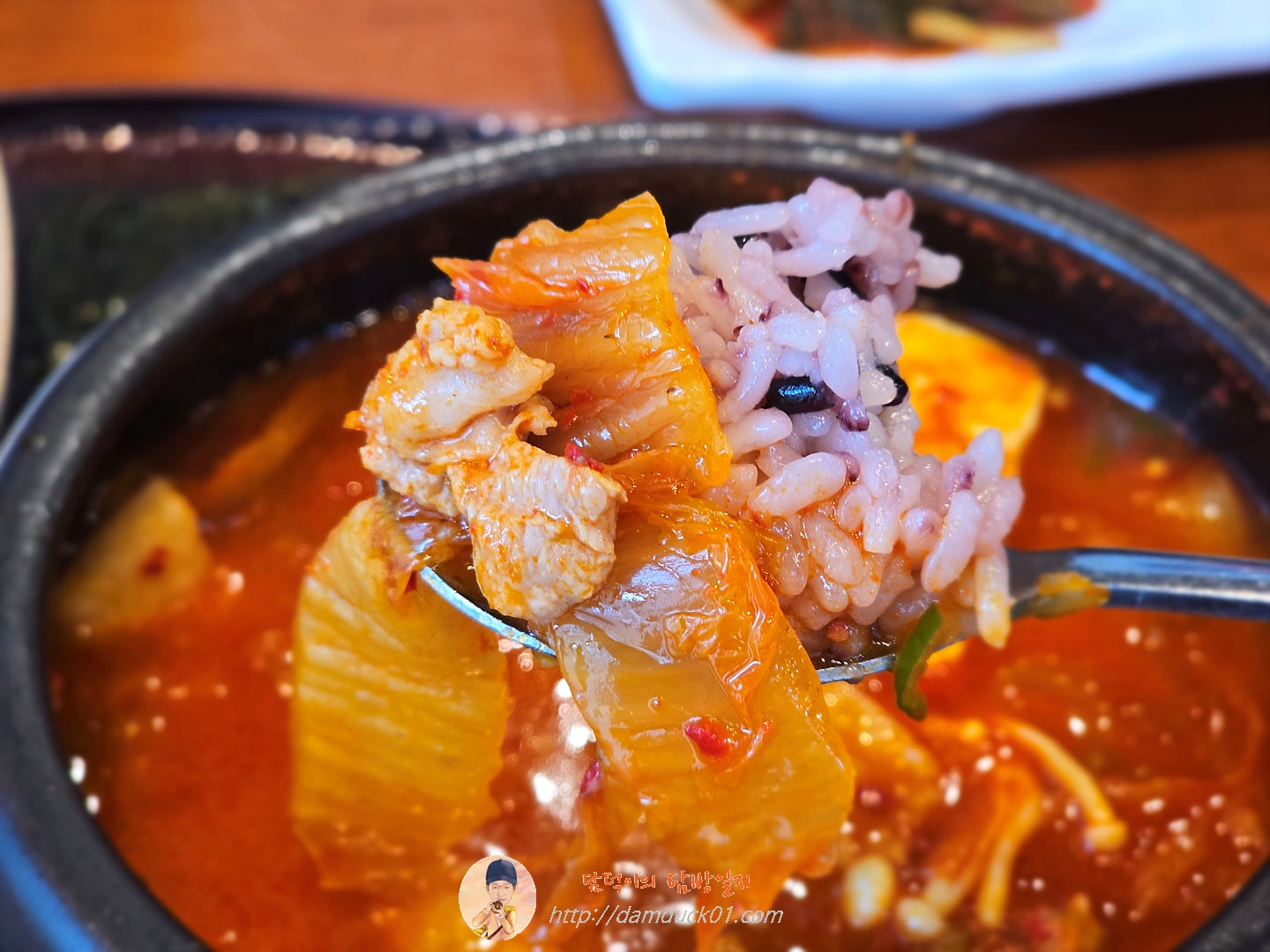 찌개정식(고기듬뿍김치찌개)