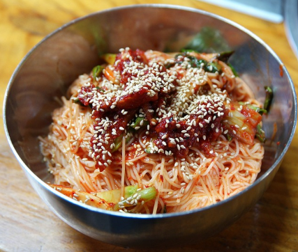 면 요리: 비빔국수, 크림우동면, 해물 볶음우동