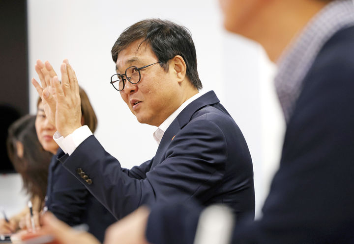 최휘영 문체부 장관 한국 축구 대수술 선언 및 APEC 디지털 관광 외교 성과 총정리