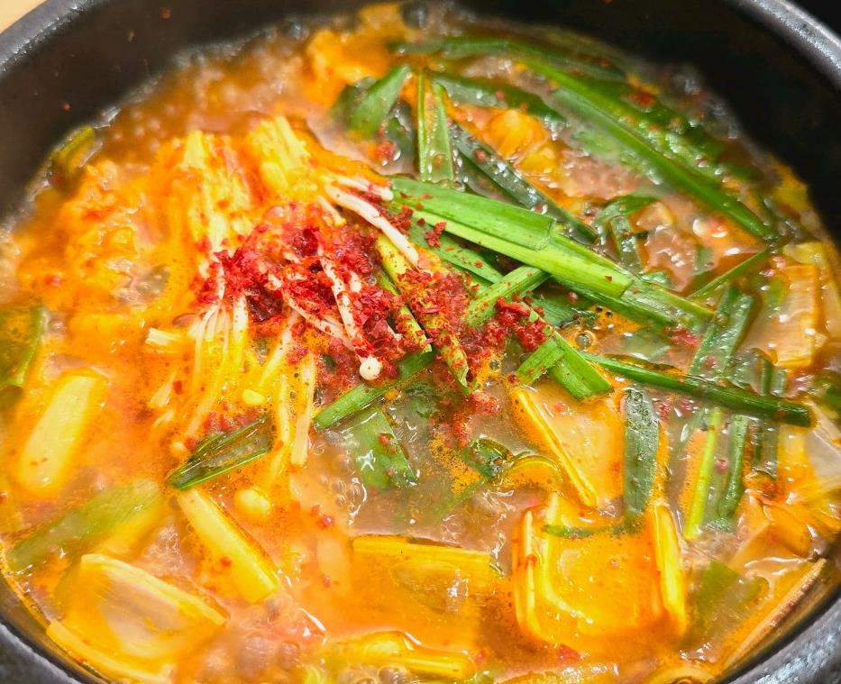 보글보글 끓고 있는 생생정보 택시맛객 수구레국밥