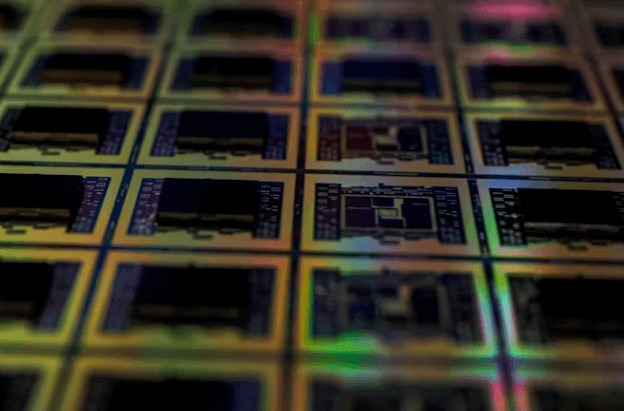 뉴욕증시 강세장 속 ETF 투자 전략: 지금 담아야 할 섹터는?