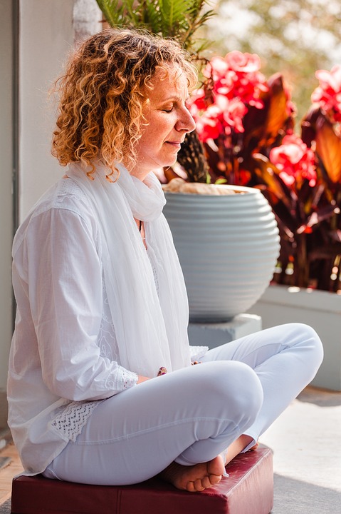 여성, 명상, 내면을 들여다보는 사진