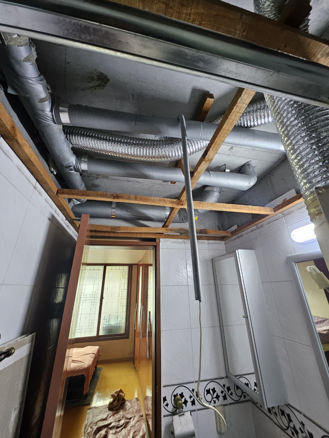 공사전 화장실 천장