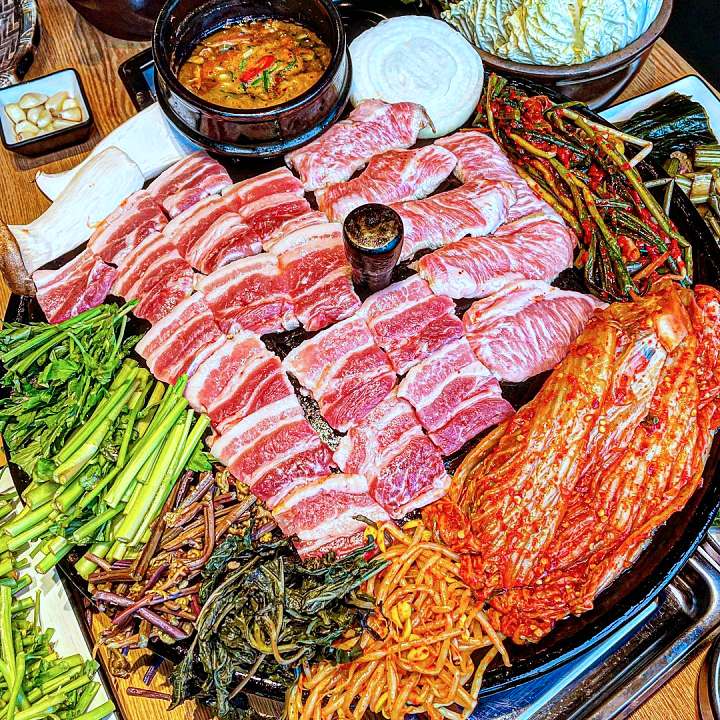 토요일은 밥이좋아 시흥 은행동 호수공원 볏짚 발효 숙성 삼겹살 맛집 전라도 김치 묵은지 목살 항정살 숙성고기 현지인 추천 토밥 좋아 방송정보