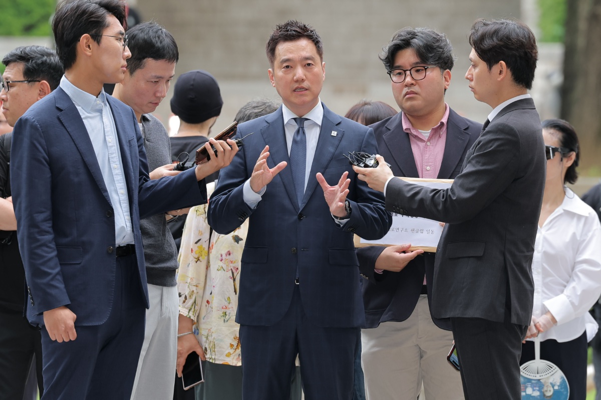 김세의 구속 송치 이유: 배우 김수현 AI 음성 조작 명예훼손 및 성폭력처벌법 완벽 분석