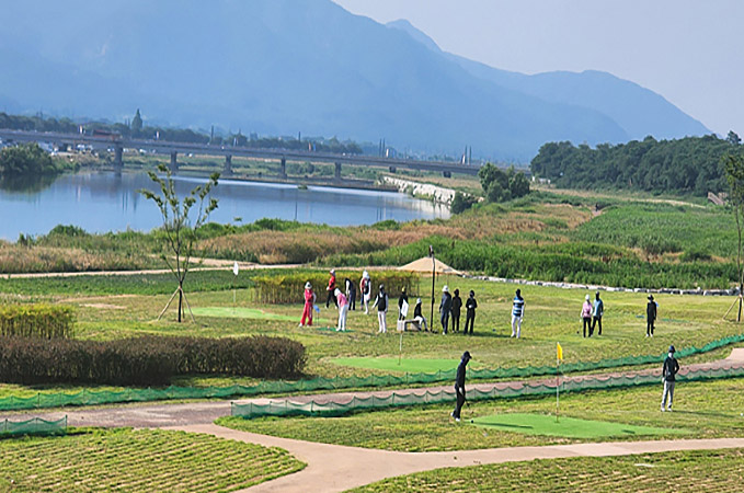 경주파크골프장 (총36홀) 경주시 석장동과 충효동 서천둔치 천변에 길게 조성