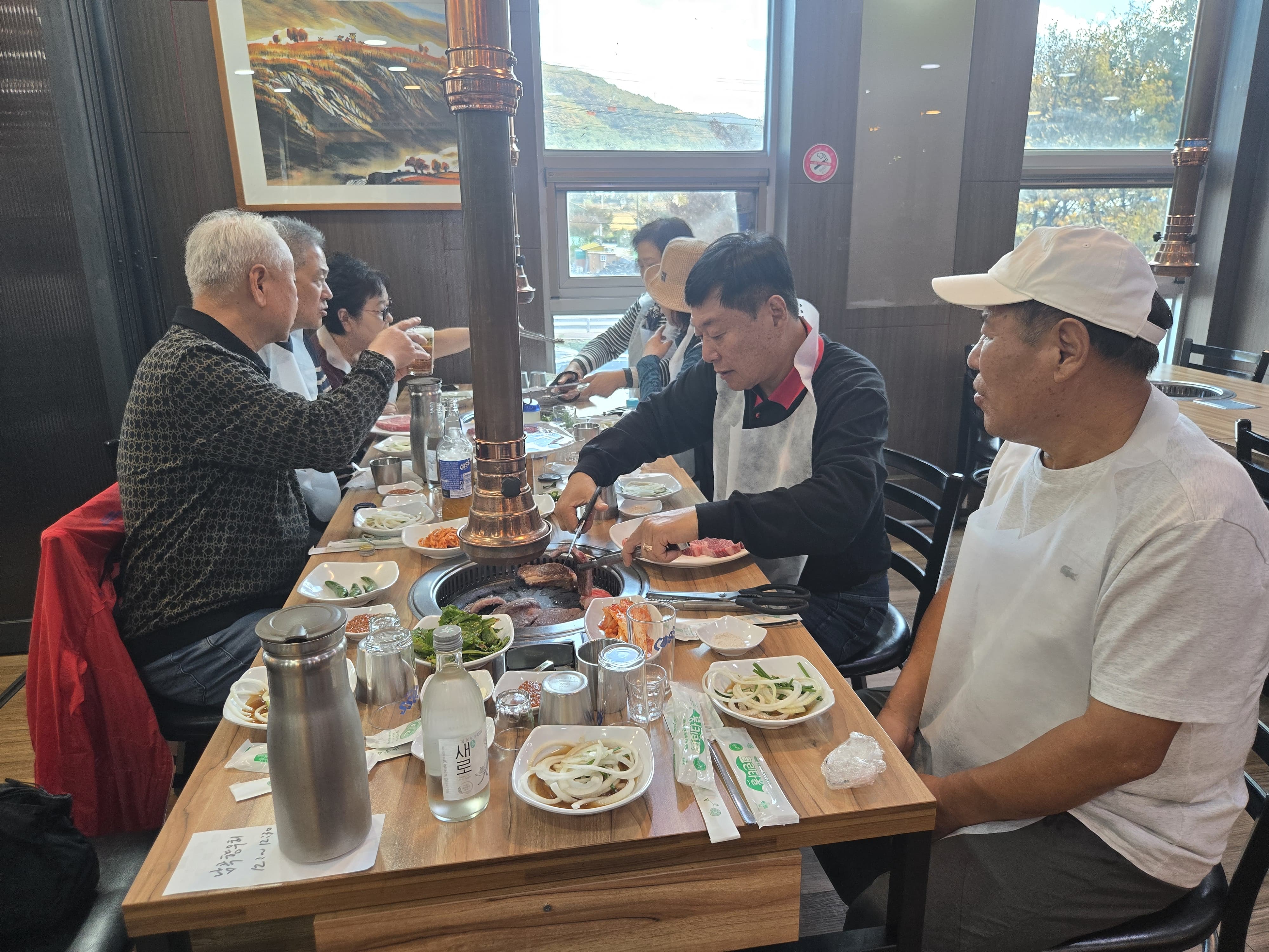  눈으로 먼저 맛본 한우&amp;#44; 불판 위에 올리기 전부터 먹음직스러웠던 등심.