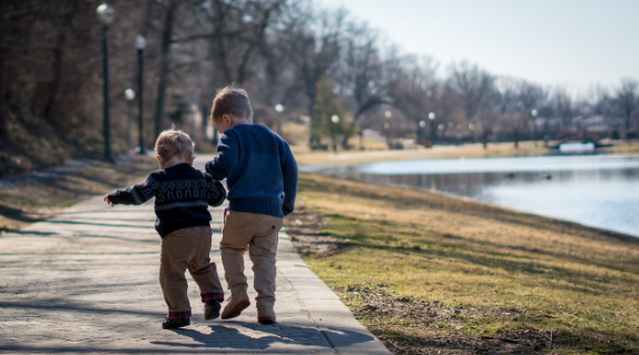 동생이 태어날 때 첫째의 심리 변화
