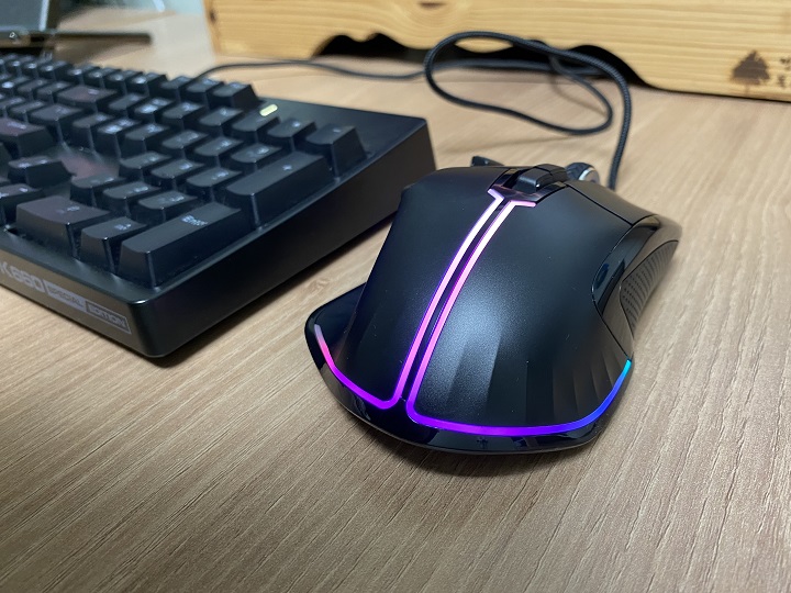 검은색-마우스와-검은색-키보드