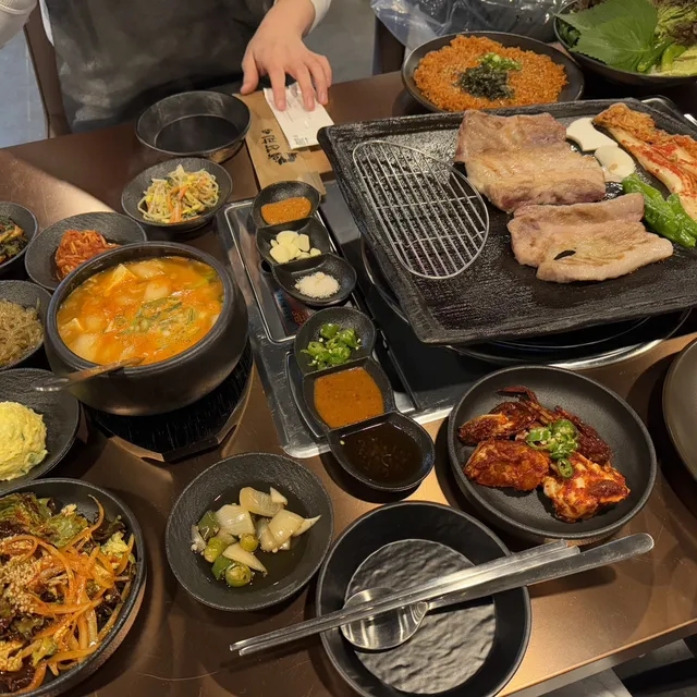 종로 석판돼지고기 '육석관'