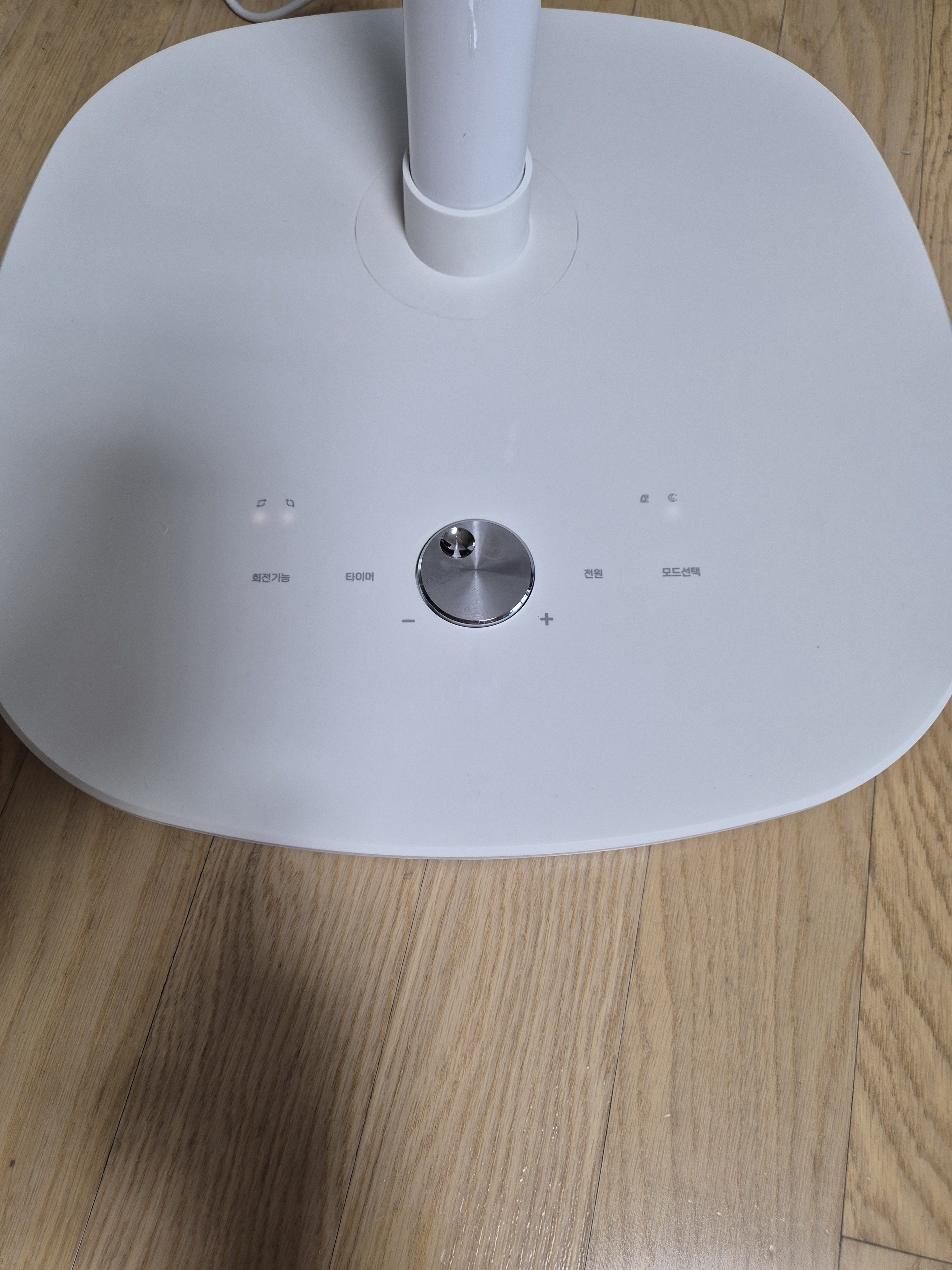 레이나 선풍기의 정상 액정패널 밝기 1단계 낮춤