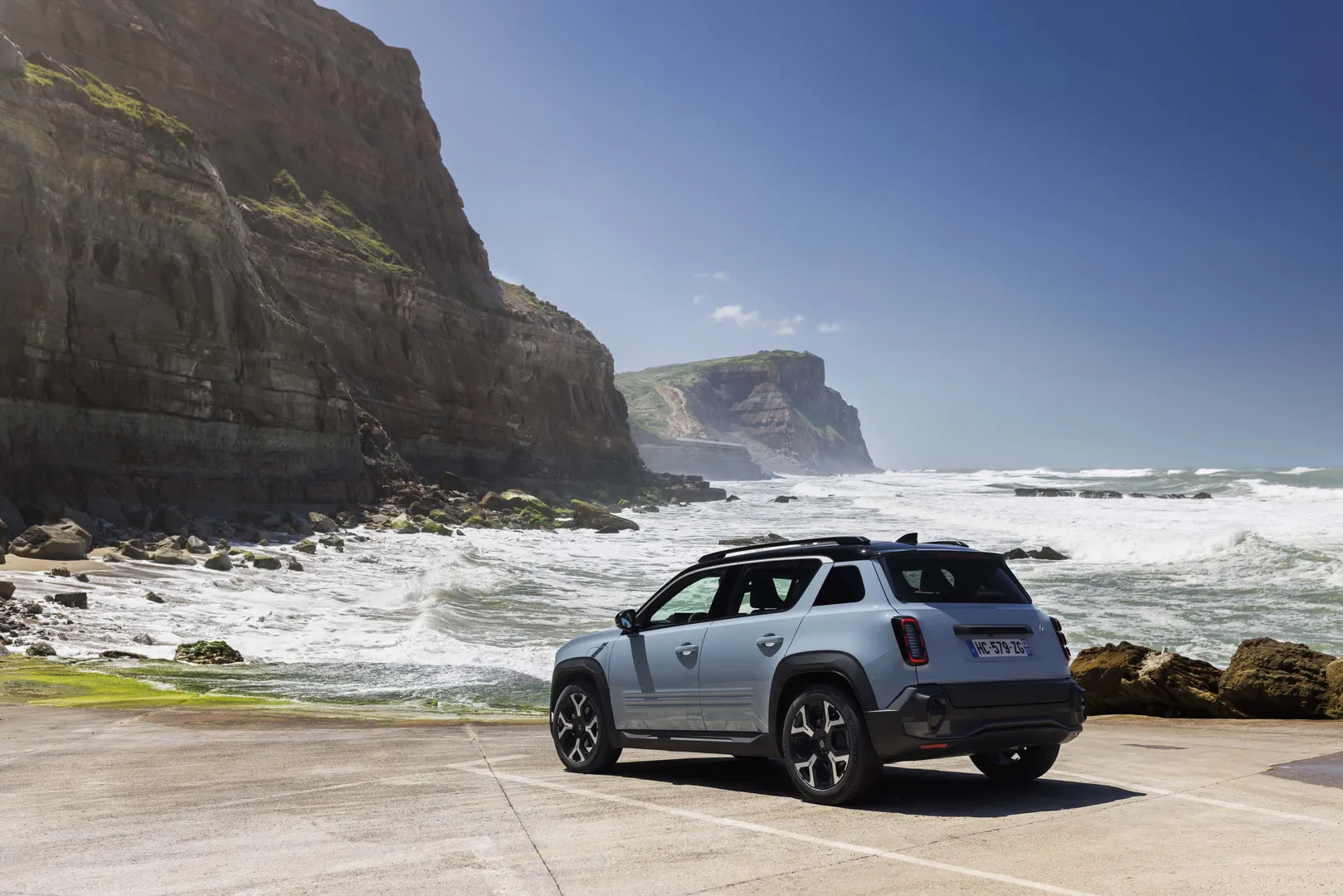 르노 4 E-Tech 차량 이미지