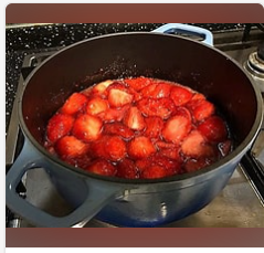 딸기잼 만드는 장면