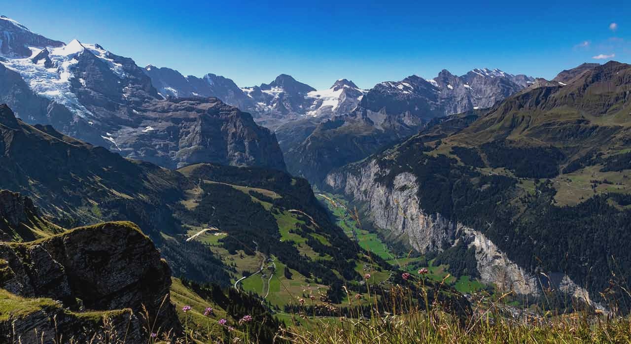 라우터브루넨 계곡과 뮈렌을 잇는 트레일의 풍경이다. [ⓒPexels &lsquo;Igor Meghega&rsquo;]