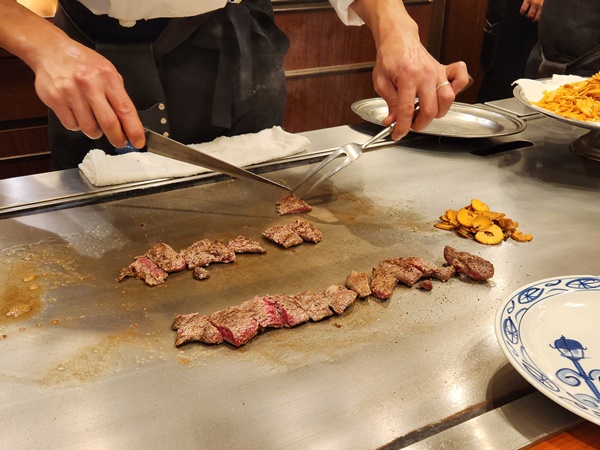 스테이크-굽는중