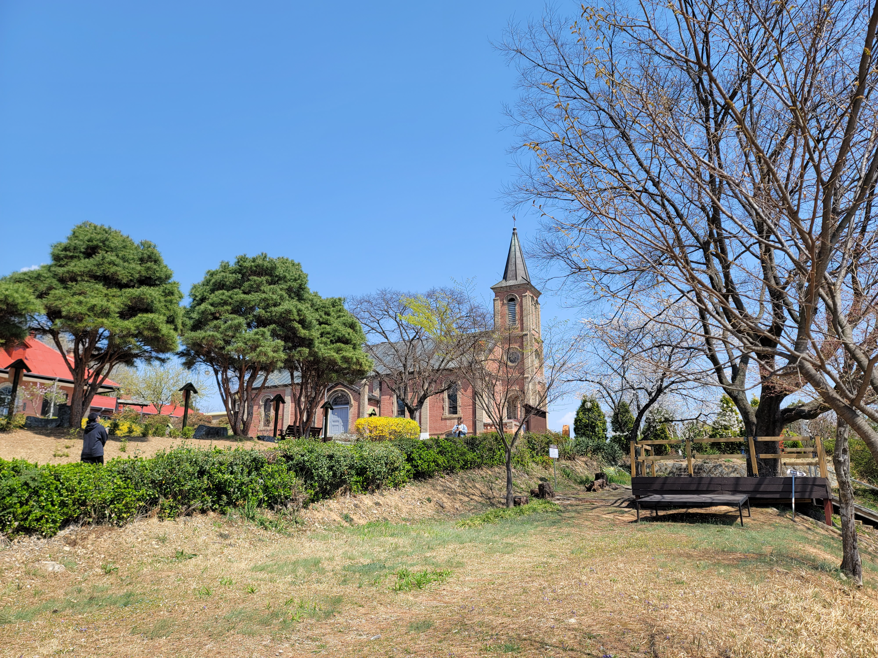 언덕 위의 가실성당