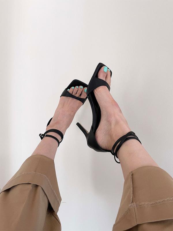 스퀘어 발목 스트랩 힐 온스 ON’s