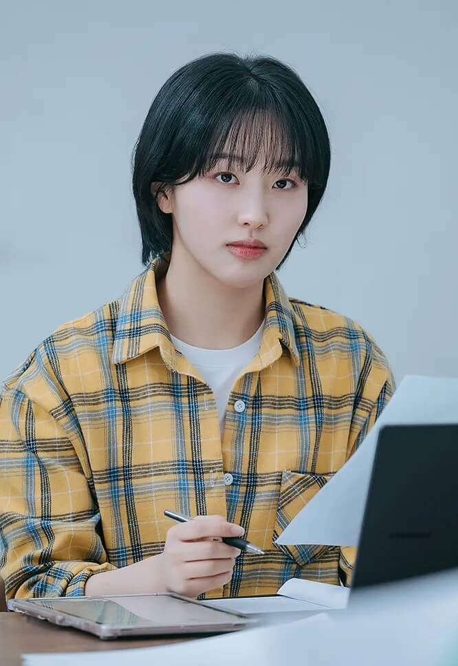 SBS드라마 우리영화 김은비가 맡은 조감독 유홍의 홍보 포스터 입니다.