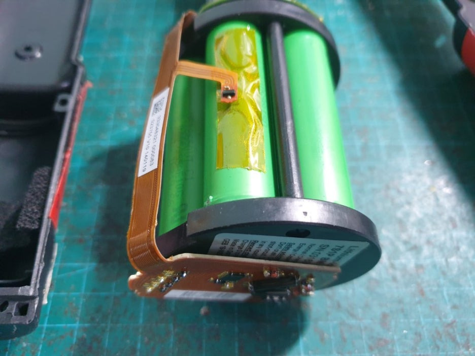 Synthes 05.001.202 배터리 내부