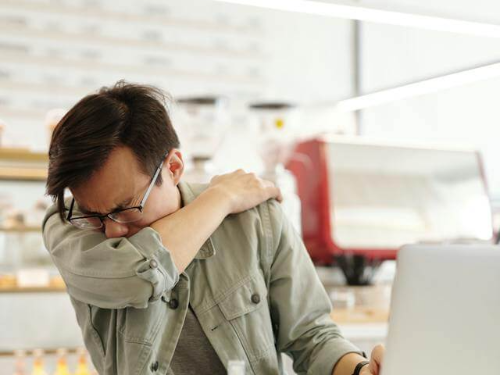 기침 멈추는 방법 목 건강 진정 시키는 법