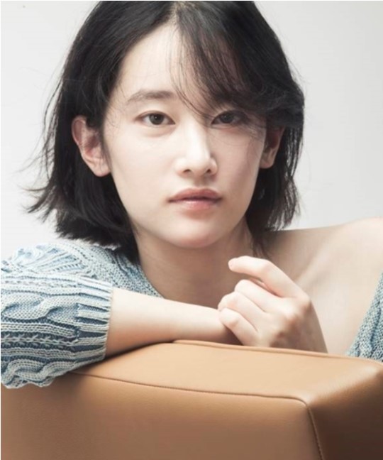 카리스마 여배우 '전종서' 학폭의혹이 터졌다.